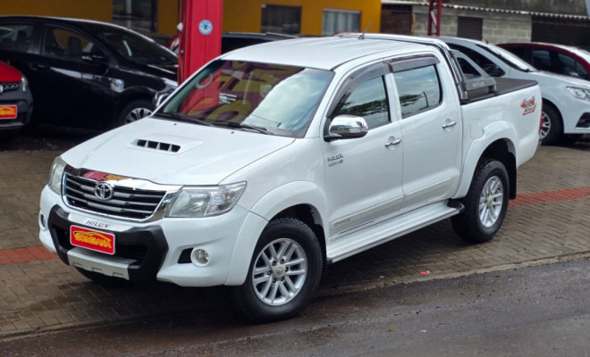 Toyota Hilux CD SRV D4-D 4x4 3.0 TDI Diesel Aut 2014 Diesel
