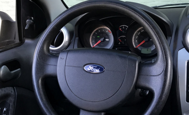 Ford Fiesta SE 1.6 8V Flex 5p 2014 Flex-8