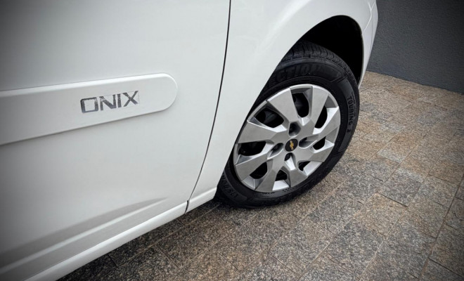 GM - Chevrolet ONIX HATCH LT 1.0 8V FlexPower 5p Mec. 2015 Flex-8