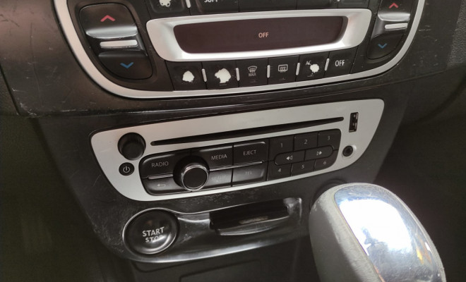 Renault FLUENCE Sed. Dynamique 2.0 16V FLEX Aut. 2014 Flex-7
