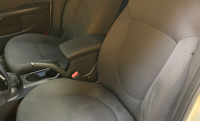 Kia Motors Cerato 1.6 Mec. 2013 Gasolina   ÓTIMO EM ESPAÇO E CONFORTO-6