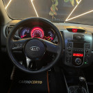 Kia Motors Cerato 1.6 Mec. 2013 Gasolina   ÓTIMO EM ESPAÇO E CONFORTO-5