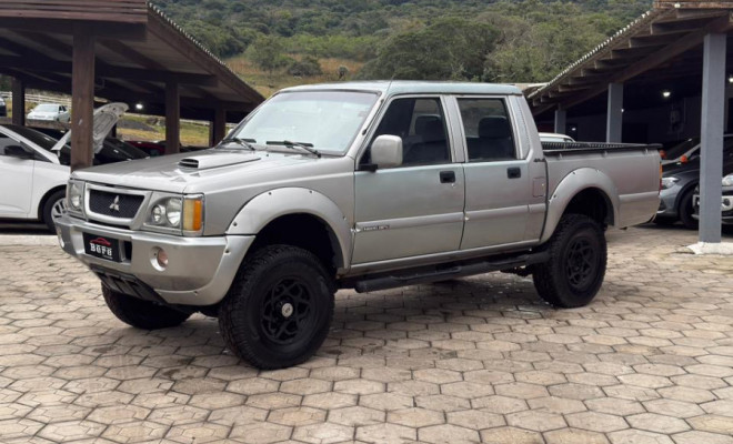 Mitsubishi L200 GLS 2.5 4X4 CD Diesel 2003 Diesel