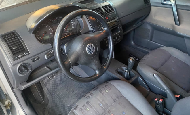 VW - VolksWagen Polo 1.6 Mi/ S.Ouro 1.6Mi 101cv 8V 5p 2005 Gasolina-5