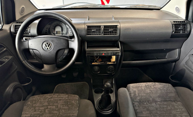 VW - VolksWagen Fox Plus 1.6Mi/ 1.6Mi Total Flex 8V 3p 2004 Flex-4