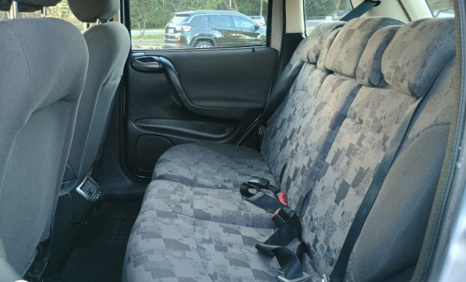 Fiat Stilo 1.8/ 1.8 Connect 8V 103cv 5p 2004 Gasolina-6