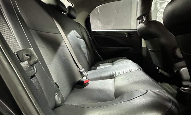 Toyota ETIOS PLATINUM Sed. 1.5 Flex 16V 4p Aut. 2017 Flex-2