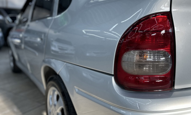 GM - Chevrolet Corsa Sedan GLS 1.6 16V MPFI 4p 2000 Gasolina-5