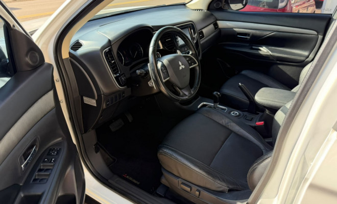 OUTLANDER GT 3.0 V6 Aut. 7 LUGARES-2