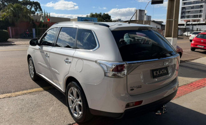 OUTLANDER GT 3.0 V6 Aut. 7 LUGARES-4