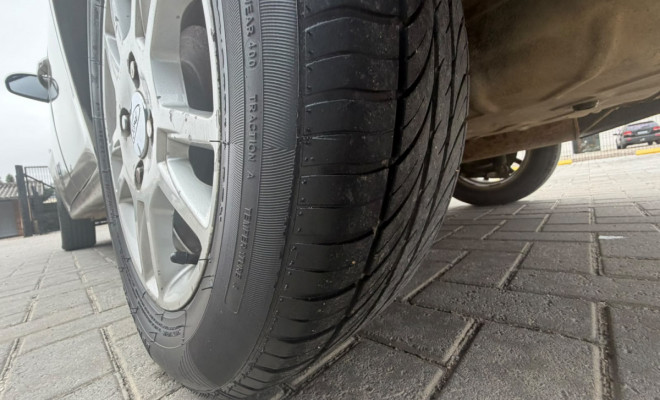 Ford Fiesta Sed. 1.6 8V Flex 4p 2005 Flex-8