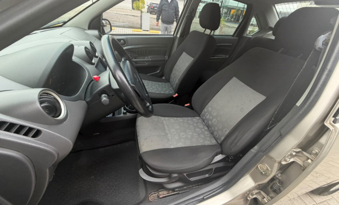 Ford Fiesta Sed. 1.6 8V Flex 4p 2005 Flex-5