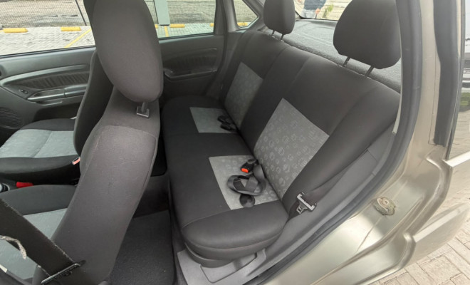 Ford Fiesta Sed. 1.6 8V Flex 4p 2005 Flex-7
