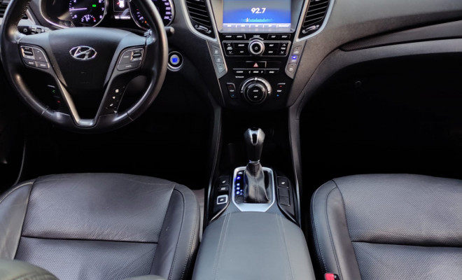 Hyundai Santa Fe/GLS 3.3 V6 4X4 Tiptronic 2018 Gasolina-4