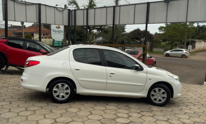 Peugeot 207 Sedan Passion XR 1.4 Flex 8V 4p 2013 Flex-0