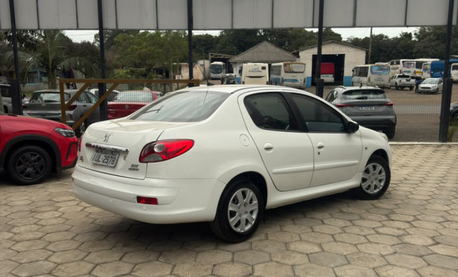 Peugeot 207 Sedan Passion XR 1.4 Flex 8V 4p 2013 Flex-3