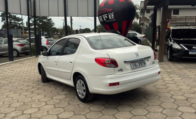 Peugeot 207 Sedan Passion XR 1.4 Flex 8V 4p 2013 Flex-2