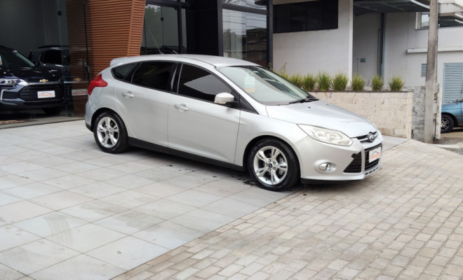 Ford Focus 1.6 S/SE/SE Plus Flex 8V/16V  5p 2014 Flex