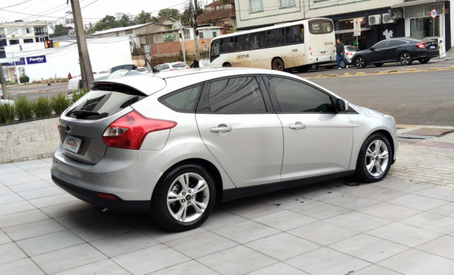 Ford Focus 1.6 S/SE/SE Plus Flex 8V/16V  5p 2014 Flex-1