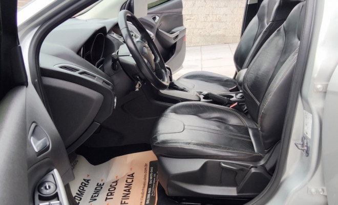 Ford Focus 1.6 S/SE/SE Plus Flex 8V/16V  5p 2014 Flex-10