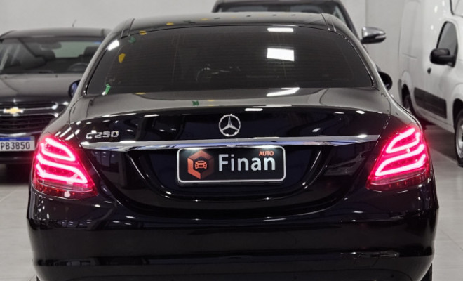 Mercedes-Benz C-250 Avantgarde 2.0 TB 211cv Aut. 2018 Gasolina-14