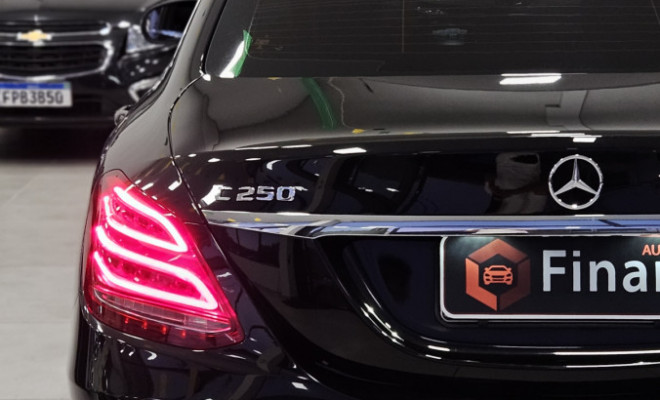 Mercedes-Benz C-250 Avantgarde 2.0 TB 211cv Aut. 2018 Gasolina-17