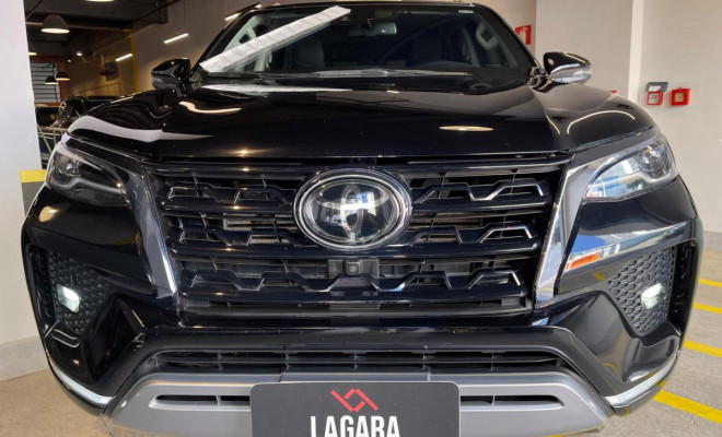 Toyota Hilux SW4 SRX 2.8 4x4 TDI 16V Diesel Aut. 2022-1