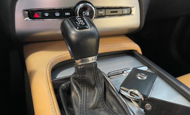 Volvo XC 90 T-6 Momentum 2.0 320cv Gasolina 2019-10