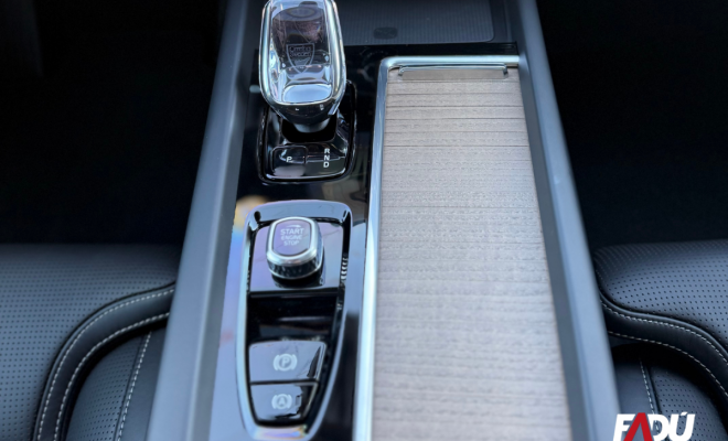 Volvo XC 60 T-8 Ultra Dark 2.0 AWD (Híbrido) 2026 Híbrido-8