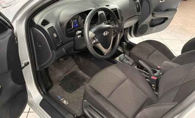 Hyundai i30 2.0 16V 145cv 5p Aut. 2010 Gasolina-11