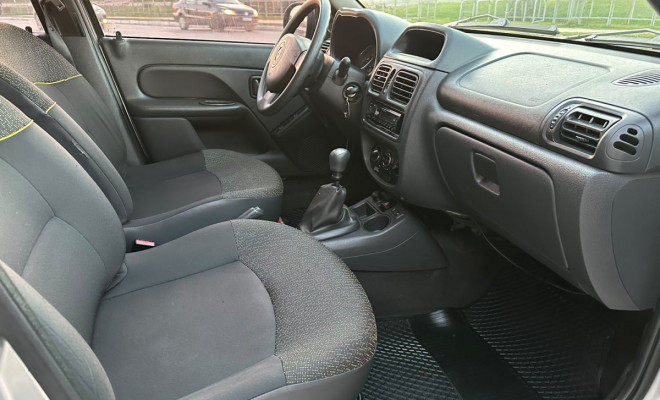 Renault Clio Expression 1.0 Flex - 2014-5