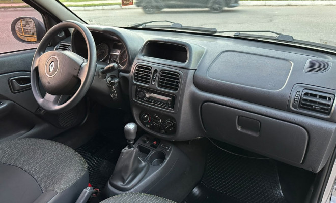 Renault Clio Expression 1.0 Flex - 2014-6