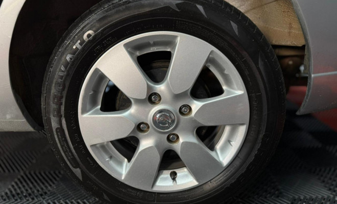 Nissan LIVINA GRAND SL 1.8 16V Flex Fuel Aut. 2012 Flex-12