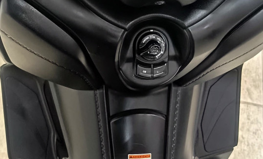 YAMAHA XMAX 250 ABS 2024 Gasolina-3