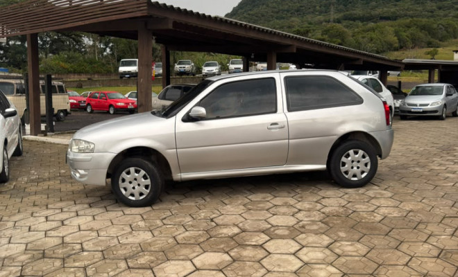 VW - VolksWagen Gol (novo) 1.0 Mi Total Flex 8V 4p 2011 Flex-0
