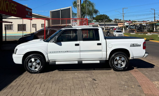 GM - Chevrolet S10 Pick-Up Exec. 2.8 4x4 CD TB Int.Dies 2011 Diesel-0