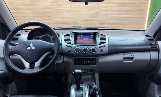 Mitsubishi L200 Triton HPE 3.2 CD TB Int.Diesel Aut 2010 Diesel-4