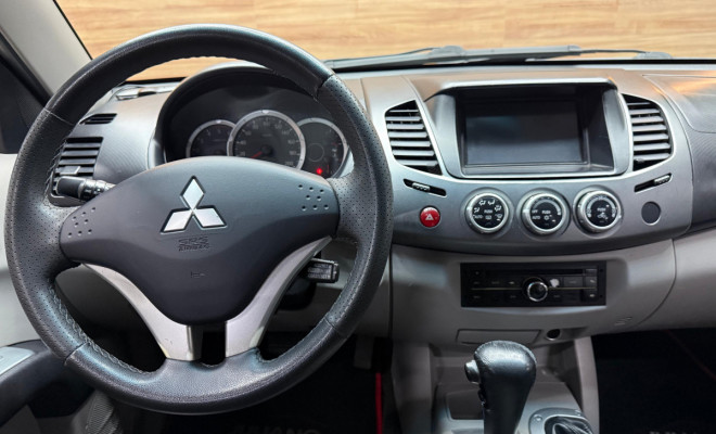 Mitsubishi L200 Triton HPE 3.2 CD TB Int.Diesel Aut 2010 Diesel-5