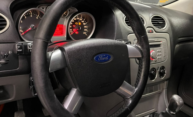 Ford Focus  2.0  Mec. 2013 Flex  Abaixo da fipe   SEM GARANTIA-8
