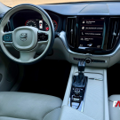 Volvo XC 60 T-5 MOMENTUM 2.0 254cv AWD 5p 2020 Gasolina-3