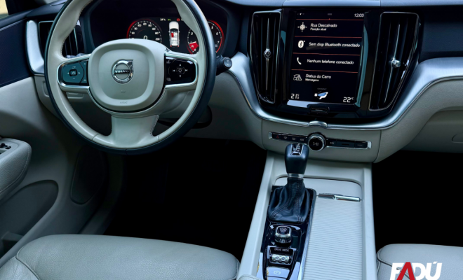 Volvo XC 60 T-5 MOMENTUM 2.0 254cv AWD 5p 2020 Gasolina-3