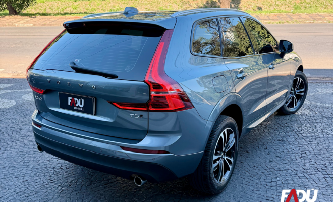 Volvo XC 60 T-5 MOMENTUM 2.0 254cv AWD 5p 2020 Gasolina-9