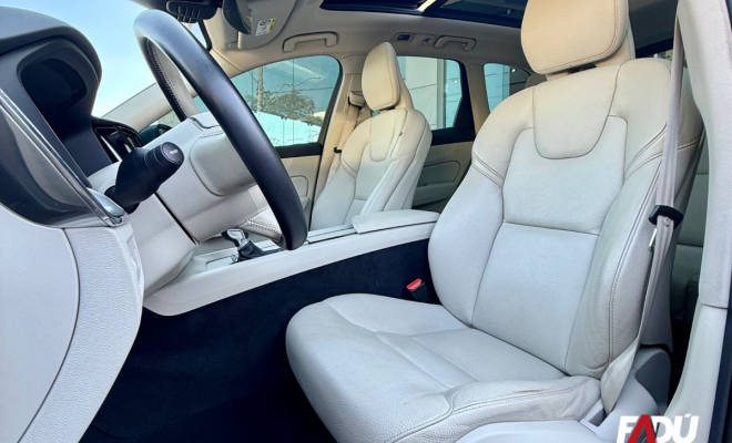 Volvo XC 60 T-5 MOMENTUM 2.0 254cv AWD 5p 2020 Gasolina-2
