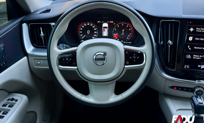 Volvo XC 60 T-5 MOMENTUM 2.0 254cv AWD 5p 2020 Gasolina-4