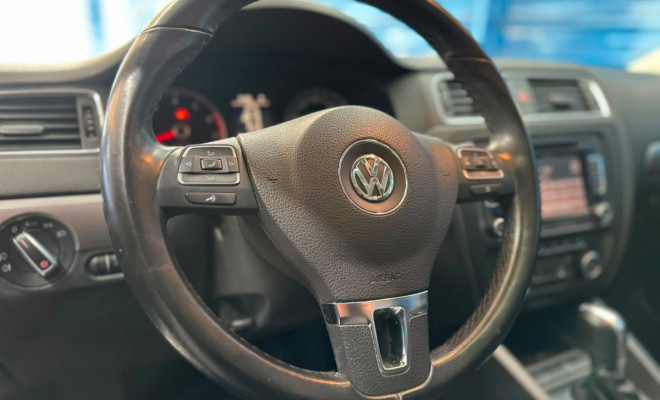 VW - VolksWagen JETTA Highline 2.0 TSI 16V 4p Tiptronic 2012 Gasolina-17