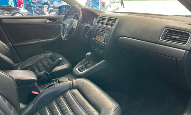 VW - VolksWagen JETTA Highline 2.0 TSI 16V 4p Tiptronic 2012 Gasolina-12