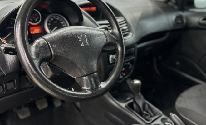 Peugeot 207 Sedan Passion XR 1.4 Flex 8V 4p 2010 Flex-7