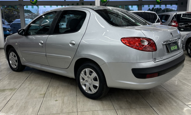 Peugeot 207 Sedan Passion XR 1.4 Flex 8V 4p 2010 Flex-4