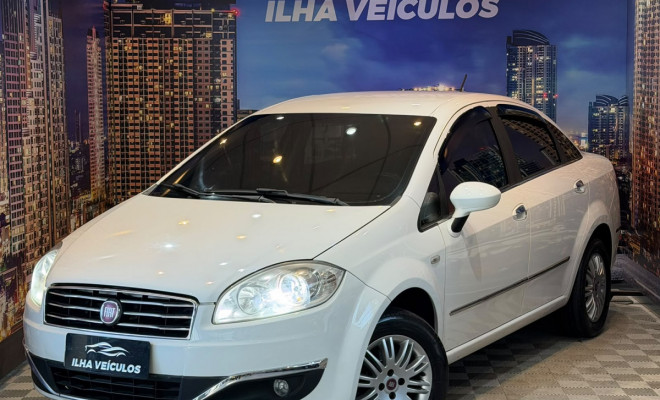 Fiat LINEA ESSENCE 1.8 Flex 16V 4p 2015 Flex