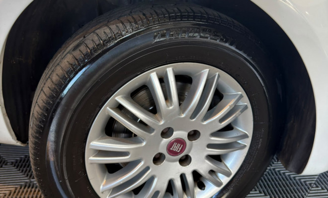 Fiat LINEA ESSENCE 1.8 Flex 16V 4p 2015 Flex-14